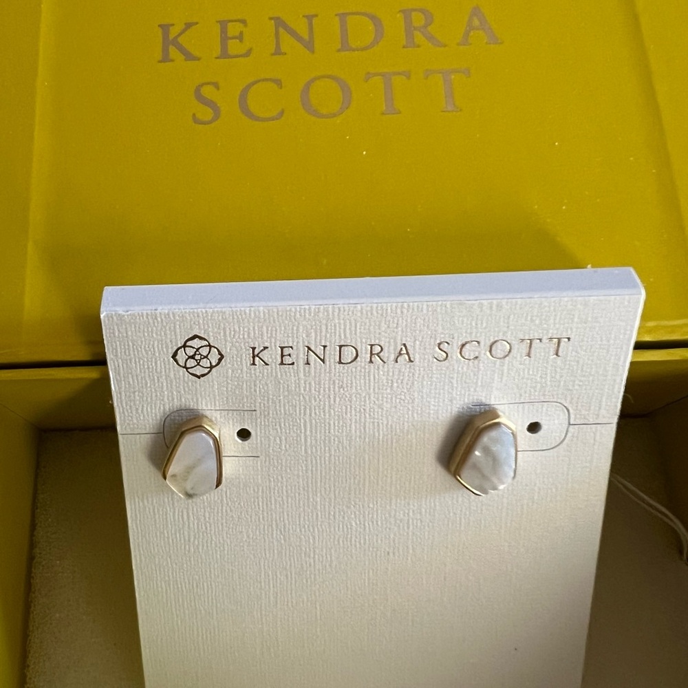 NIB Kendra Scott Stud Earrings
